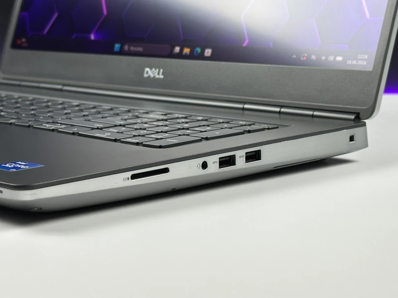 Dell Precision 7760 i7-11850H, RTX A3000, matryca 17,3" 4K 120Hz – mobilna stacja robocza do CAD, 3D i zaawansowanych projektów z klawiaturą US.