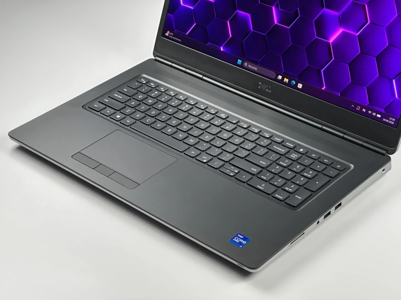 Dell Precision 7760 i7-11850H, RTX A3000, matryca 17,3" 4K 120Hz – mobilna stacja robocza do CAD, 3D i zaawansowanych projektów z klawiaturą US.