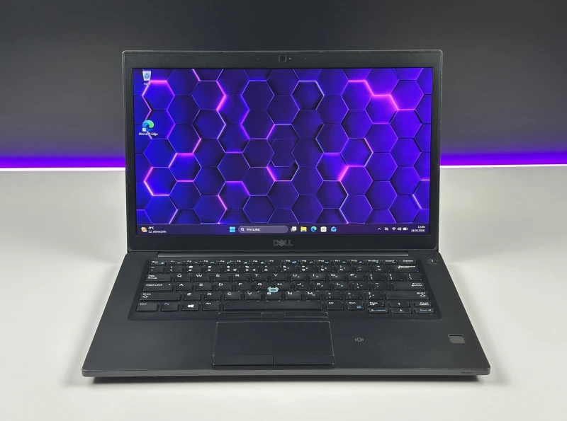 Dell Latitude 7490 - i7-8650U, 14" FHD. Biznesowy laptop z klawiaturą US, kompaktową konstrukcją i złączem USB-C do nowoczesnej pracy.