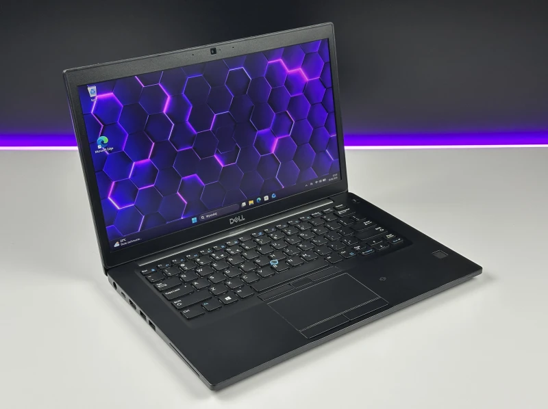 Dell Latitude 7490 - i7-8650U, 14" FHD. Biznesowy laptop z klawiaturą US, kompaktową konstrukcją i złączem USB-C do nowoczesnej pracy.