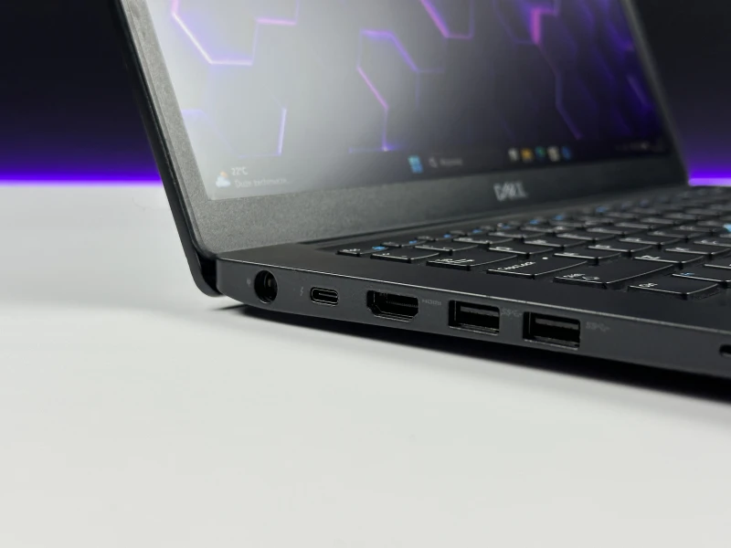 Dell Latitude 7490 - i7-8650U, 14" FHD. Biznesowy laptop z klawiaturą US, kompaktową konstrukcją i złączem USB-C do nowoczesnej pracy.