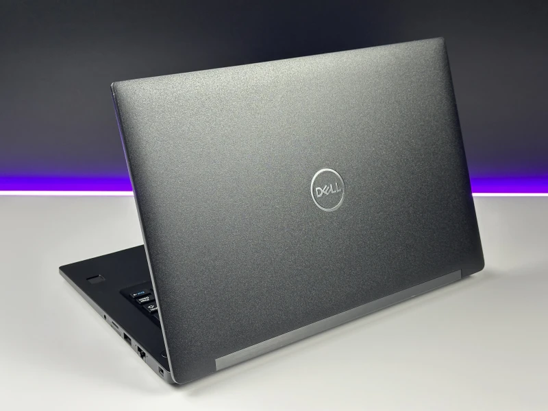 Dell Latitude 7490 - i7-8650U, 14" FHD. Biznesowy laptop z klawiaturą US, kompaktową konstrukcją i złączem USB-C do nowoczesnej pracy.