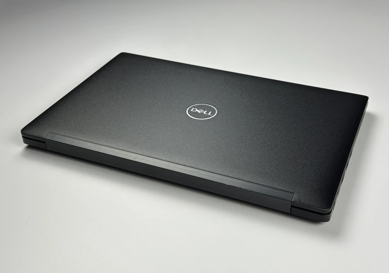 Dell Latitude 7490 - i7-8650U, 14" FHD. Biznesowy laptop z klawiaturą US, kompaktową konstrukcją i złączem USB-C do nowoczesnej pracy.