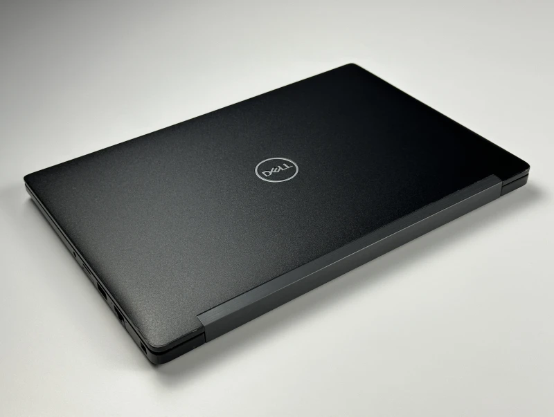Dell Latitude 7390 – dotykowy FHD, i5-7300U i klawiatura US (PL) z pełnymi polskimi znakami. Bezpieczeństwo i wygoda w kompaktowej formie!