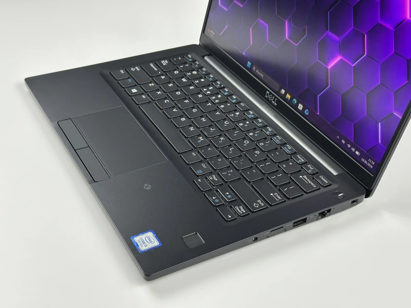 Dell Latitude 7390 – dotykowy FHD, i5-7300U i klawiatura US (PL) z pełnymi polskimi znakami. Bezpieczeństwo i wygoda w kompaktowej formie!