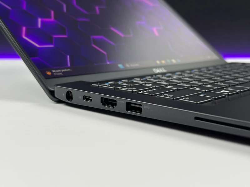 Dell Latitude 7390 – dotykowy FHD, i5-7300U i klawiatura US (PL) z pełnymi polskimi znakami. Bezpieczeństwo i wygoda w kompaktowej formie!