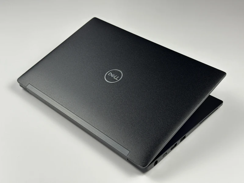 Dell Latitude 7390 – dotykowy FHD, i5-7300U i klawiatura US (PL) z pełnymi polskimi znakami. Bezpieczeństwo i wygoda w kompaktowej formie!