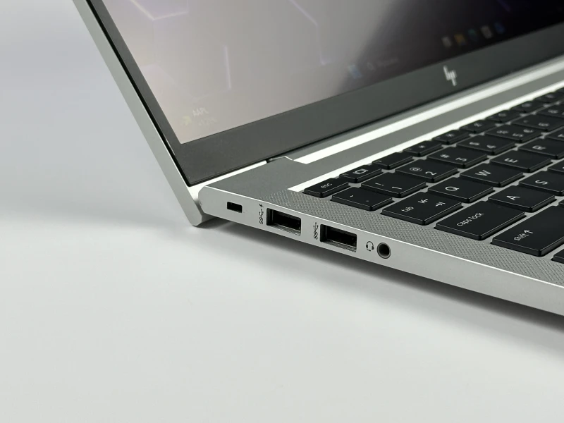 HP EliteBook 840 G8 z i5-1145G7,ekranem dotykowym – elegancki laptop biznesowy z klawiaturą US (PL QWERTY), idealny do pracy mobilnej i biurowej.