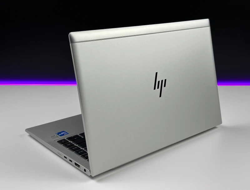 HP EliteBook 840 G8 z i5-1145G7,ekranem dotykowym – elegancki laptop biznesowy z klawiaturą US (PL QWERTY), idealny do pracy mobilnej i biurowej.