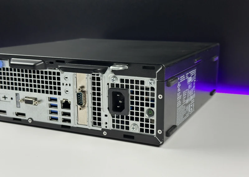 Dell OptiPlex 5000 SFF - i3-12300, Intel UHD Graphics 730. Komputer biznesowy z kompaktową obudową zapewniającą łatwy dostęp do podzespołów.