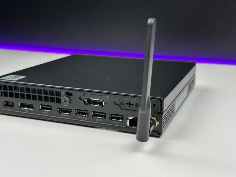 Lenovo ThinkCentre M80q Tiny z i5-10500T i Wi-Fi– kompaktowy komputer biznesowy z Intel UHD 630, stworzony do pracy biurowej i codziennych zadań.