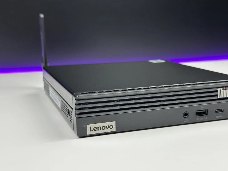 Lenovo ThinkCentre M80q Tiny z i5-10500T i Wi-Fi– kompaktowy komputer biznesowy z Intel UHD 630, stworzony do pracy biurowej i codziennych zadań.