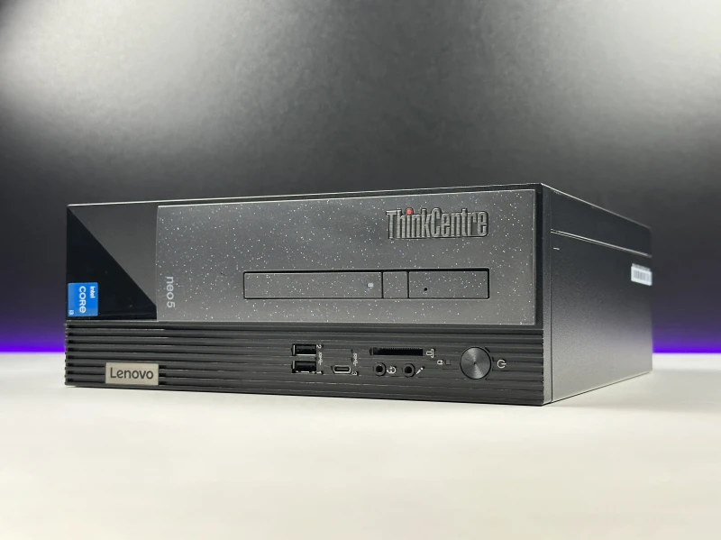 Lenovo ThinkCentre Neo 50s Gen 3 - UHD Graphics 730, Wi-Fi 6, DVD. Komputer z pamięcią DDR4 i szerokim zestawem portów do codziennej pracy.