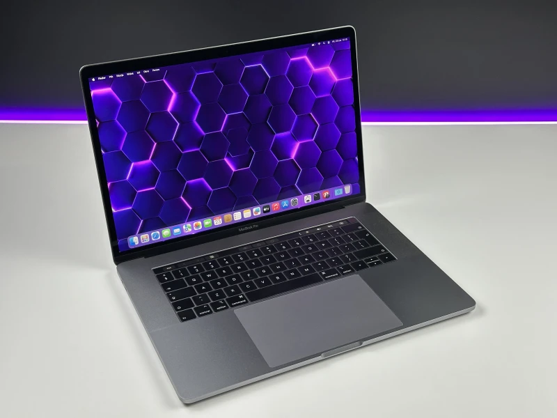 Apple MacBook Pro 15 A1990 z i9, 32GB RAM i Radeon Pro 555X (4 GB). Ekran Retina 15", szybki SSD i Touch Bar dla wymagających użytkowników. Apple MacBook Pro 15 A1990 z i9, 32GB RAM i Radeon Pro 555X (4 GB). Ekran Retina 15", szybki SSD i Touch Bar dla wymagających użytkowników.