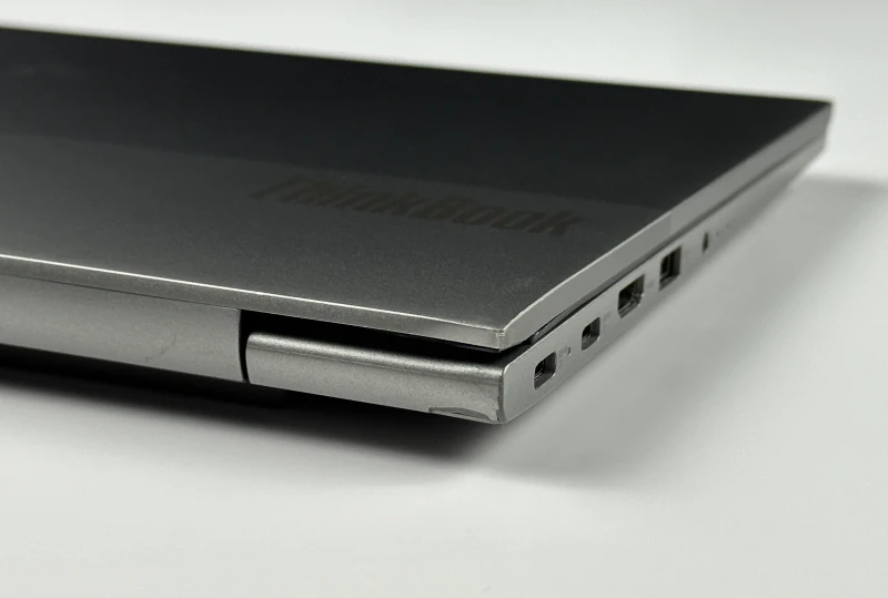 Lenovo ThinkBook 14 G3 ACL - procesor Ryzen 7 5700U, 36GB/512GB – wydajny laptop biznesowy z Radeon Graphics i czytnikiem linii papilarnych.