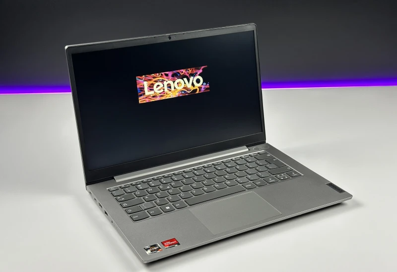 Lenovo ThinkBook 14 G3 ACL - procesor Ryzen 7 5700U, 36GB/512GB – wydajny laptop biznesowy z Radeon Graphics i czytnikiem linii papilarnych.