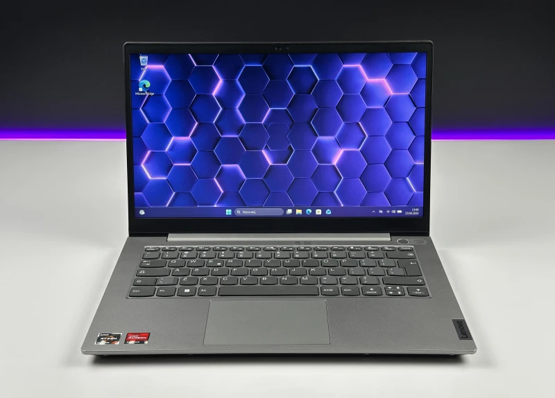 Lenovo ThinkBook 14 G3 ACL - procesor Ryzen 7 5700U, 36GB/512GB – wydajny laptop biznesowy z Radeon Graphics i czytnikiem linii papilarnych.