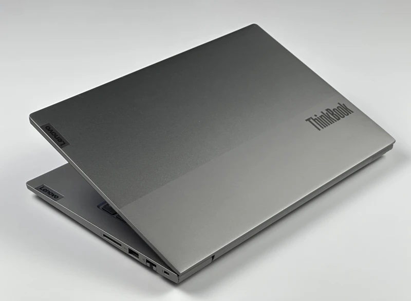 Lenovo ThinkBook 14 G3 ACL - procesor Ryzen 7 5700U, 36GB/512GB – wydajny laptop biznesowy z Radeon Graphics i czytnikiem linii papilarnych.