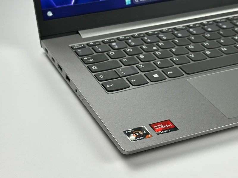 Lenovo ThinkBook 14 G3 ACL - procesor Ryzen 7 5700U, 36GB/512GB – wydajny laptop biznesowy z Radeon Graphics i czytnikiem linii papilarnych.