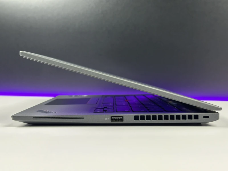Lenovo ThinkPad T14s Gen 3 - i5-1245U, 16GB LPDDR5,14" FHD+. Smukły laptop biznesowy z czytnikiem linii papilarnych i solidną konstrukcją premium
