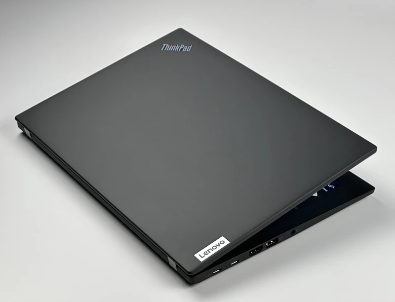 Lenovo ThinkPad T14s Gen 3 - i5-1245U, 16GB LPDDR5,14" FHD+. Smukły laptop biznesowy z czytnikiem linii papilarnych i solidną konstrukcją premium