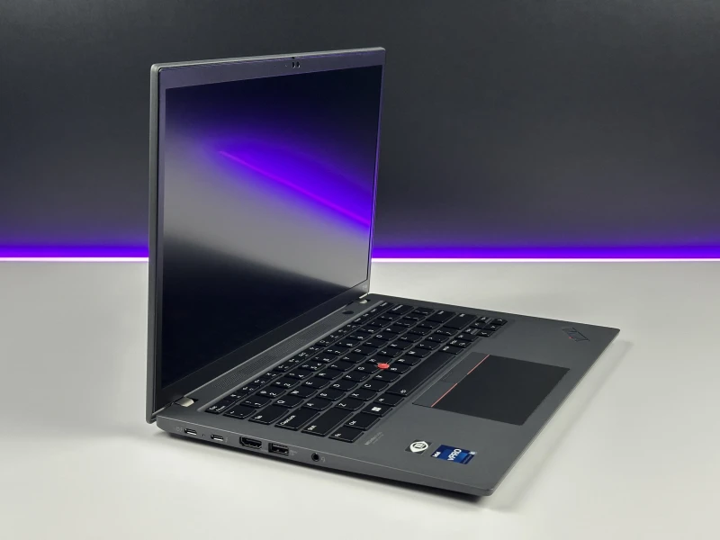 Lenovo ThinkPad T14s Gen 3 - i5-1245U, 16GB LPDDR5,14" FHD+. Smukły laptop biznesowy z czytnikiem linii papilarnych i solidną konstrukcją premium Lenovo ThinkPad T14s Gen 3 - i5-1245U, 16GB LPDDR5,14" FHD+. Smukły laptop biznesowy z czytnikiem linii papilarnych i solidną konstrukcją premium
