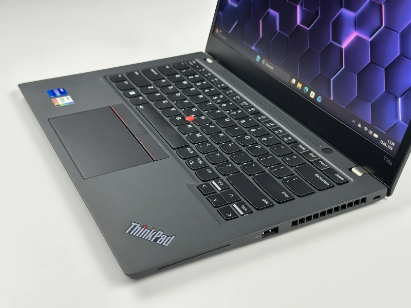 Lenovo ThinkPad T14s Gen 2 i7-1165G7 16GB RAM. Wydajny laptop biznesowy z ekranem FHD do analiz, dokumentów i pracy zdalnej.