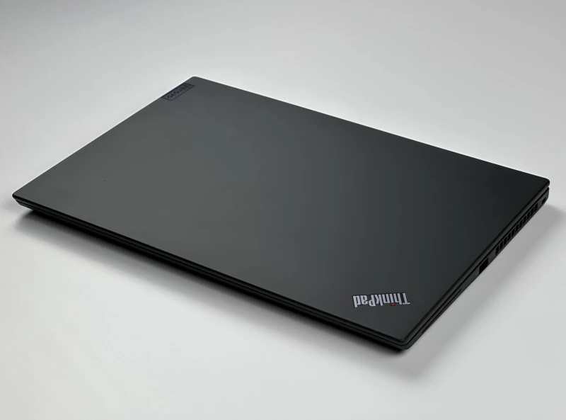 Lenovo ThinkPad T14s Gen 2 i7-1165G7 16GB RAM. Wydajny laptop biznesowy z ekranem FHD do analiz, dokumentów i pracy zdalnej.