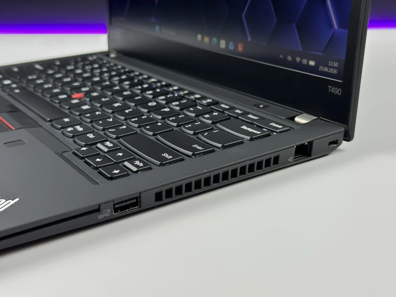 Lenovo ThinkPad T490 z procesorem i5-8265U i ekranem 14" FHD. Klawiatura US, czytnik linii papilarnych oraz wytrzymała konstrukcja.
