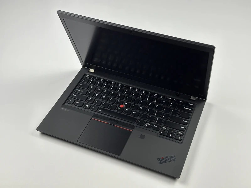 Lenovo ThinkPad T490 z procesorem i5-8265U i ekranem 14" FHD. Klawiatura US, czytnik linii papilarnych oraz wytrzymała konstrukcja.