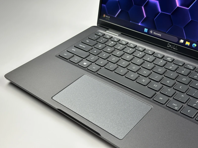 Dell Latitude 7420 z i5-1145G7, 16GB RAM LPDDR4 i ekranem 14" FHD. Lekka obudowa Carbon, klawiatura US oraz kamera z fizyczną przesłoną.