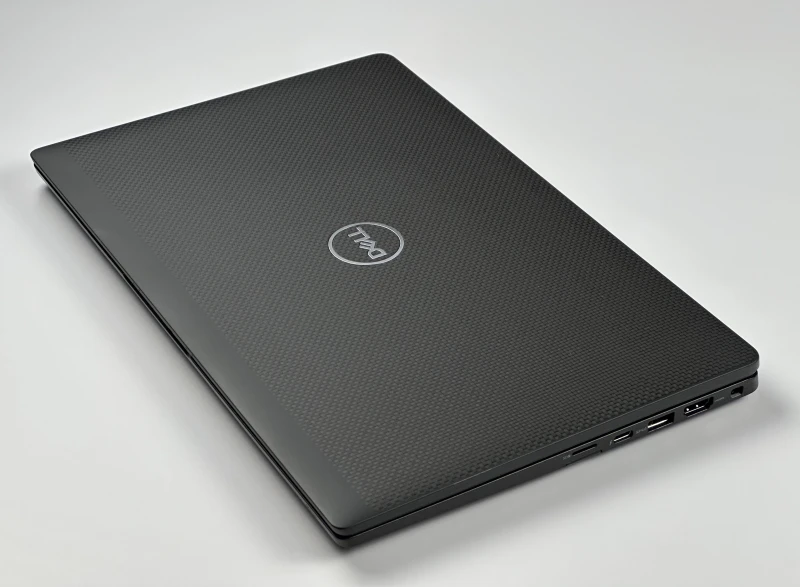 Dell Latitude 7420 z i5-1145G7, 16GB RAM LPDDR4 i ekranem 14" FHD. Lekka obudowa Carbon, klawiatura US oraz kamera z fizyczną przesłoną.