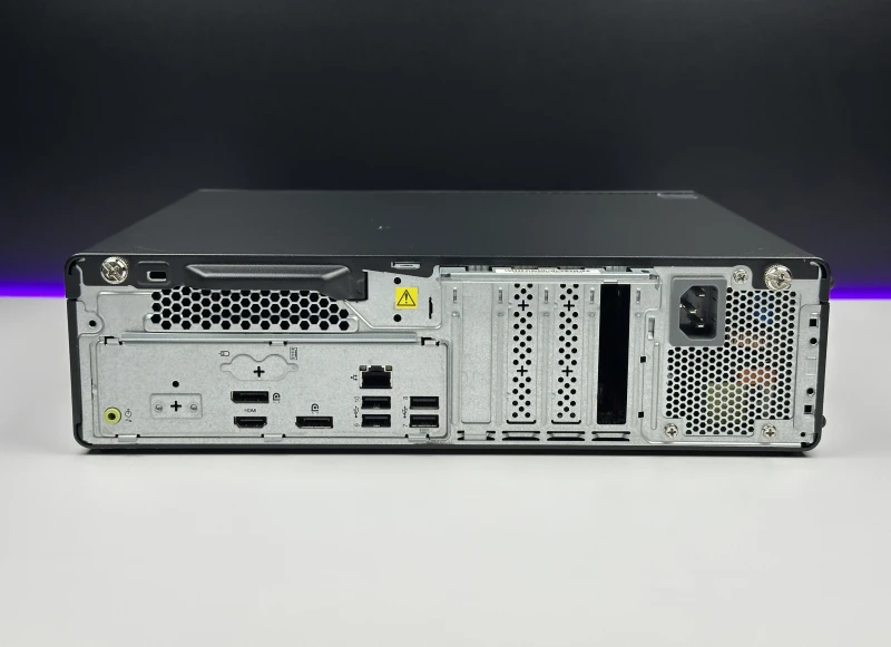 Lenovo ThinkCentre M70s Gen 3 SFF - i5-12500 UHD Graphics 770. Komputer biznesowy z pamięcią DDR4 i łatwym dostępem do podzespołów.