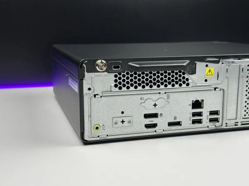 Lenovo ThinkCentre M70s Gen 3 SFF - i5-12500 UHD Graphics 770. Komputer biznesowy z pamięcią DDR4 i łatwym dostępem do podzespołów.