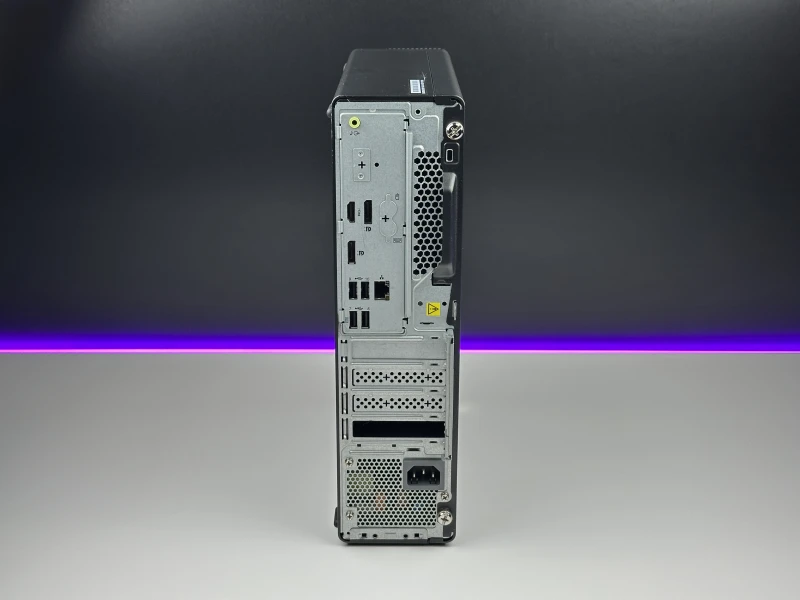 Lenovo ThinkCentre M70s Gen 3 SFF - i5-12500 UHD Graphics 770. Komputer biznesowy z pamięcią DDR4 i łatwym dostępem do podzespołów.