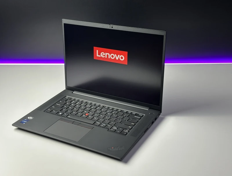 Lenovo ThinkPad P1 Gen 5 z i7-12800H, ekranem 16" QHD+ 165Hz i RTX A2000. Stacja robocza z czytnikiem linii papilarnych i pamięcią DDR5.