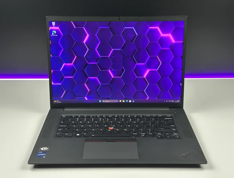Lenovo ThinkPad P1 Gen 5 z i7-12800H, ekranem 16" QHD+ 165Hz i RTX A2000. Stacja robocza z czytnikiem linii papilarnych i pamięcią DDR5.