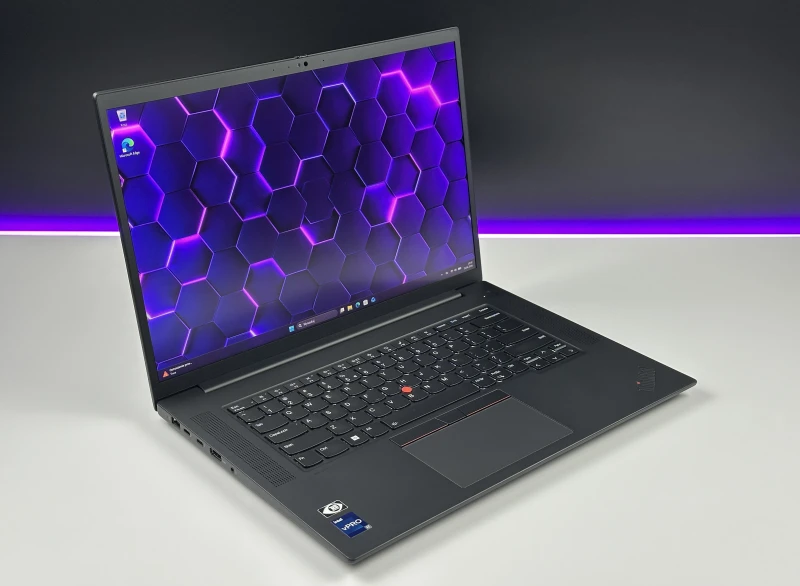 Lenovo ThinkPad P1 Gen 5 z i7-12800H, ekranem 16" QHD+ 165Hz i RTX A2000. Stacja robocza z czytnikiem linii papilarnych i pamięcią DDR5.