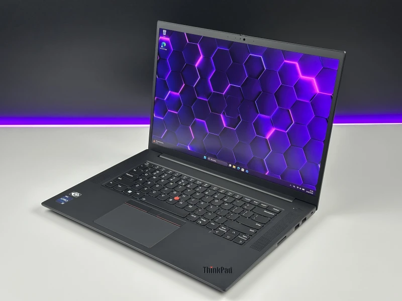 Lenovo ThinkPad P1 Gen 5 z i7-12800H, ekranem 16" QHD+ 165Hz i RTX A2000. Stacja robocza z czytnikiem linii papilarnych i pamięcią DDR5.