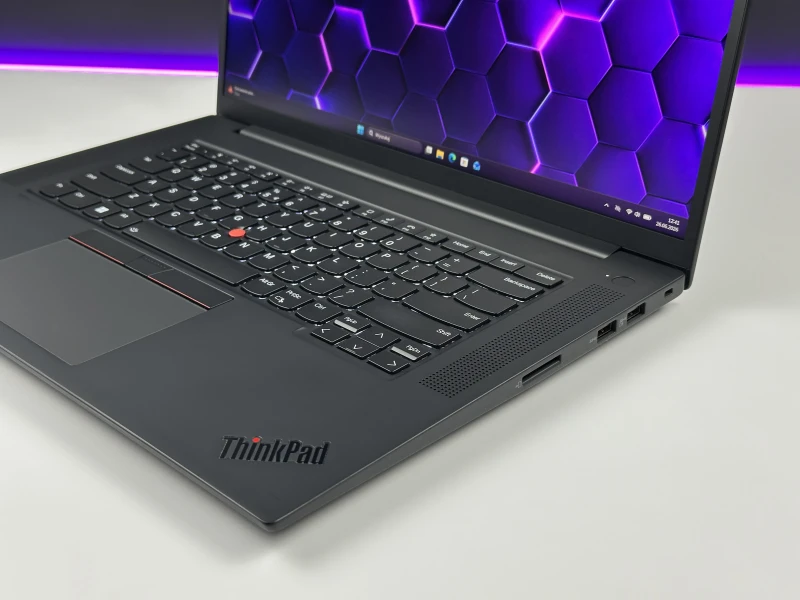 Lenovo ThinkPad P1 Gen 5 z i7-12800H, ekranem 16" QHD+ 165Hz i RTX A2000. Stacja robocza z czytnikiem linii papilarnych i pamięcią DDR5.