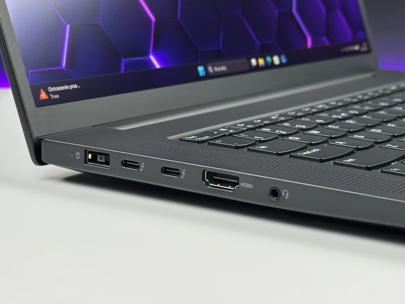 Lenovo ThinkPad P1 Gen 5 z i7-12800H, ekranem 16" QHD+ 165Hz i RTX A2000. Stacja robocza z czytnikiem linii papilarnych i pamięcią DDR5.
