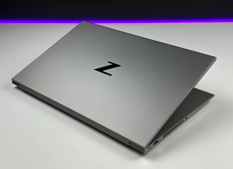 HP ZBook Studio 15 G7 z i7-10850H, 32GB RAM i ekranem 15.6". Stacja robocza z Quadro T1000, klawiaturą US i aluminiową obudową klasy premium.