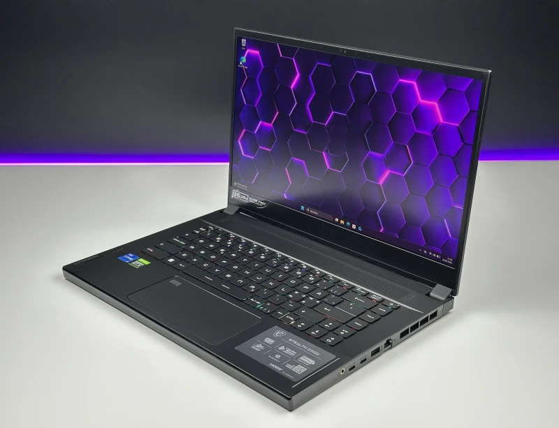 MSI Stealth GS66 12UH z ekranem 15.6" QHD 240Hz, RTX 3080 (8GB) i procesorem i7-12700H. Wysoka moc zamknięta w smukłej obudowie.