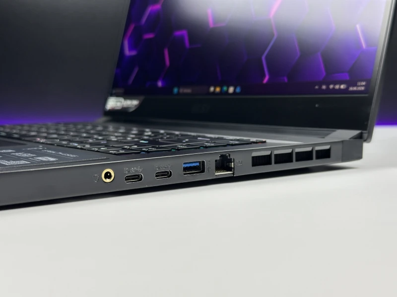 MSI Stealth GS66 12UH z ekranem 15.6" QHD 240Hz, RTX 3080 (8GB) i procesorem i7-12700H. Wysoka moc zamknięta w smukłej obudowie.
