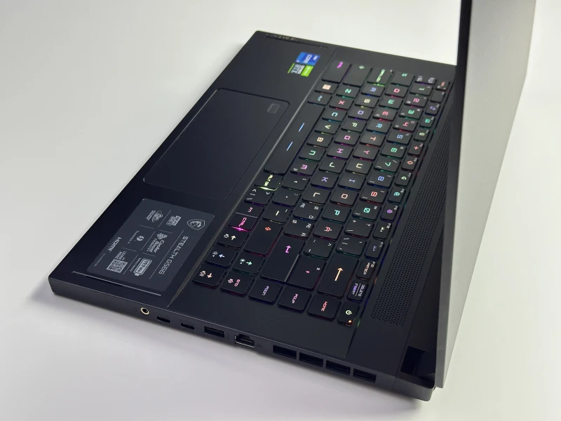 MSI Stealth GS66 12UH z ekranem 15.6" QHD 240Hz, RTX 3080 (8GB) i procesorem i7-12700H. Wysoka moc zamknięta w smukłej obudowie.