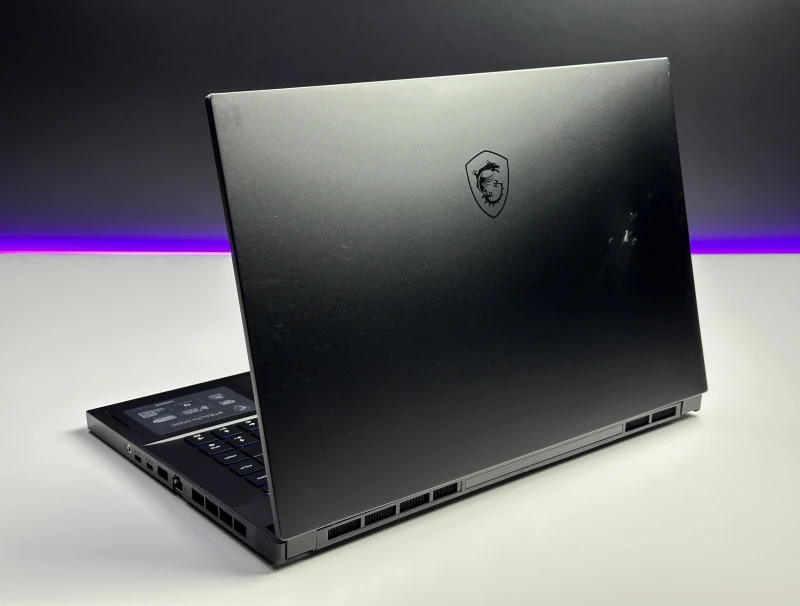 MSI Stealth GS66 12UH z ekranem 15.6" QHD 240Hz, RTX 3080 (8GB) i procesorem i7-12700H. Wysoka moc zamknięta w smukłej obudowie.