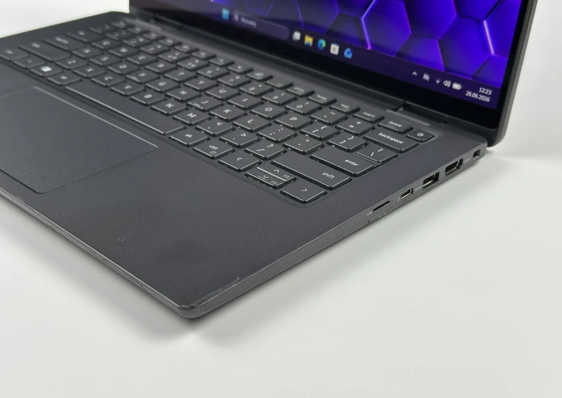 Dell Latitude 7420 2in1 z i5-1145G7, 16GB RAM i dotykowym ekranem. Obudowa Carbon, klawiatura US oraz zawias 360° - pełna swoboda pracy.