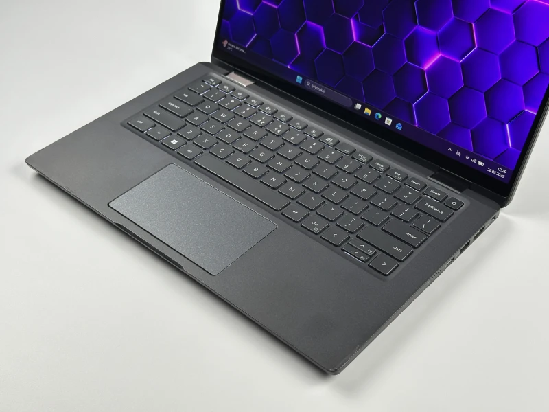 Dell Latitude 7420 2in1 z i5-1145G7, 16GB RAM i dotykowym ekranem. Obudowa Carbon, klawiatura US oraz zawias 360° - pełna swoboda pracy.