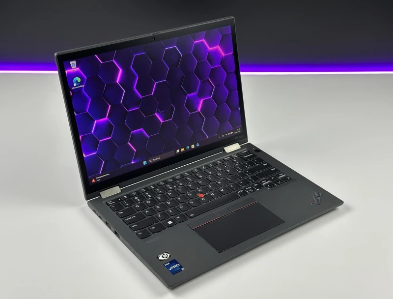 Lenovo ThinkPad X13 Yoga Gen 3 z i7-1265U, dotykowym ekranem 13.3". Rysik w obudowie, klawiatura US oraz zawias 360°.