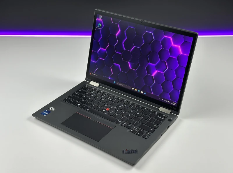 Lenovo ThinkPad X13 Yoga Gen 3 z i7-1265U, dotykowym ekranem 13.3". Rysik w obudowie, klawiatura US oraz zawias 360°.
